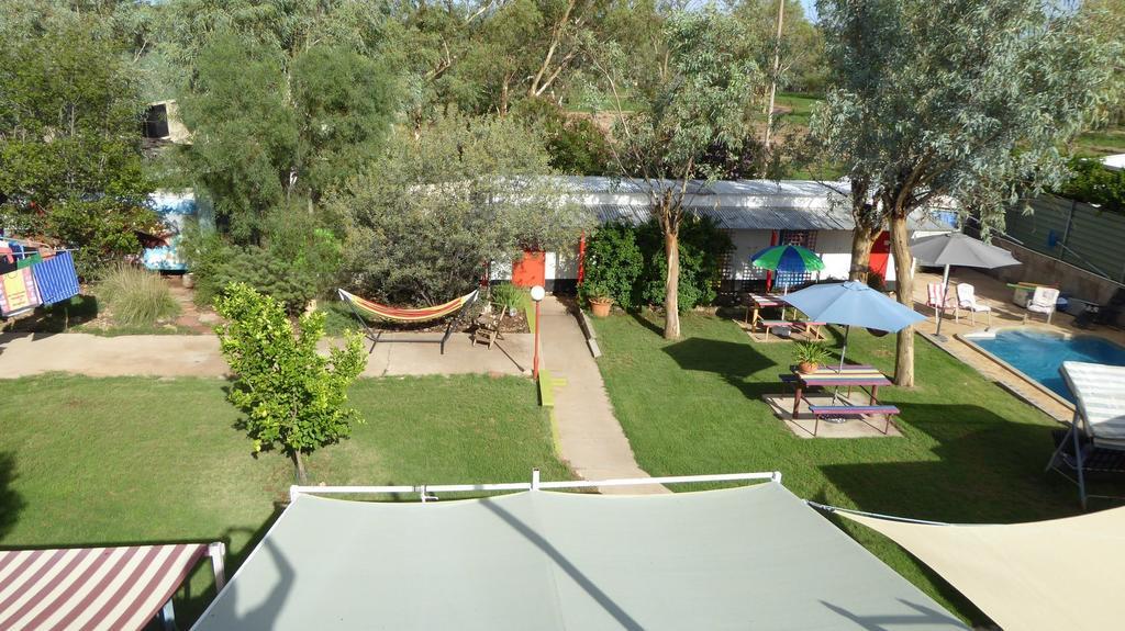 Alice'S Secret Travellers Inn Alice Springs Exterior photo